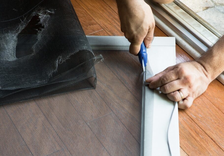 網戸交換の時期はいつ？交換時期を見極めるポイントや交換方法をご紹介！